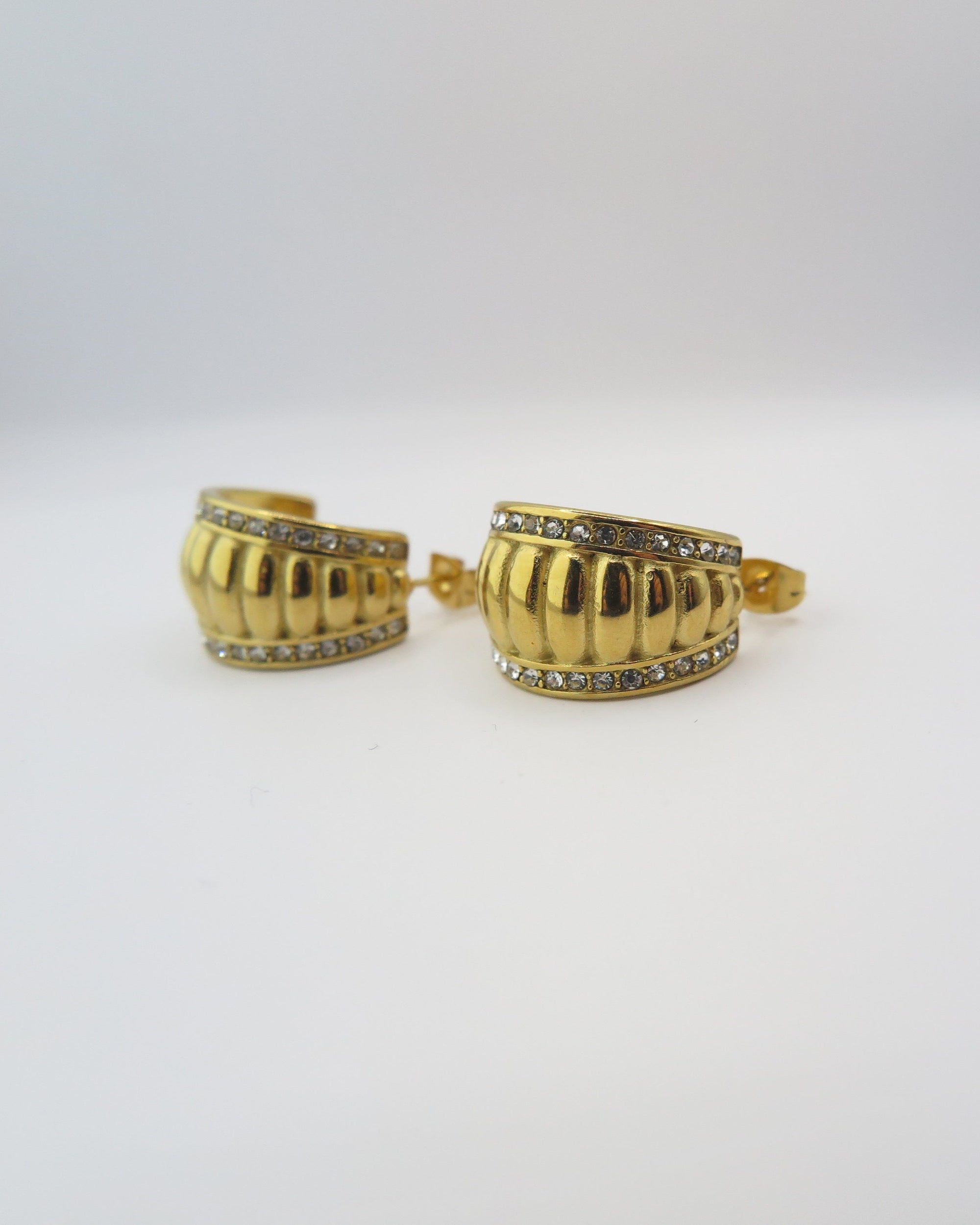 Golden Studs med bling